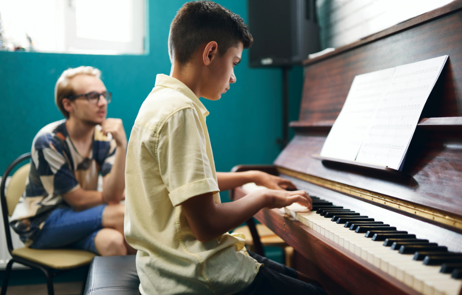 6 Hand Posture Mistakes in Playing Piano 1